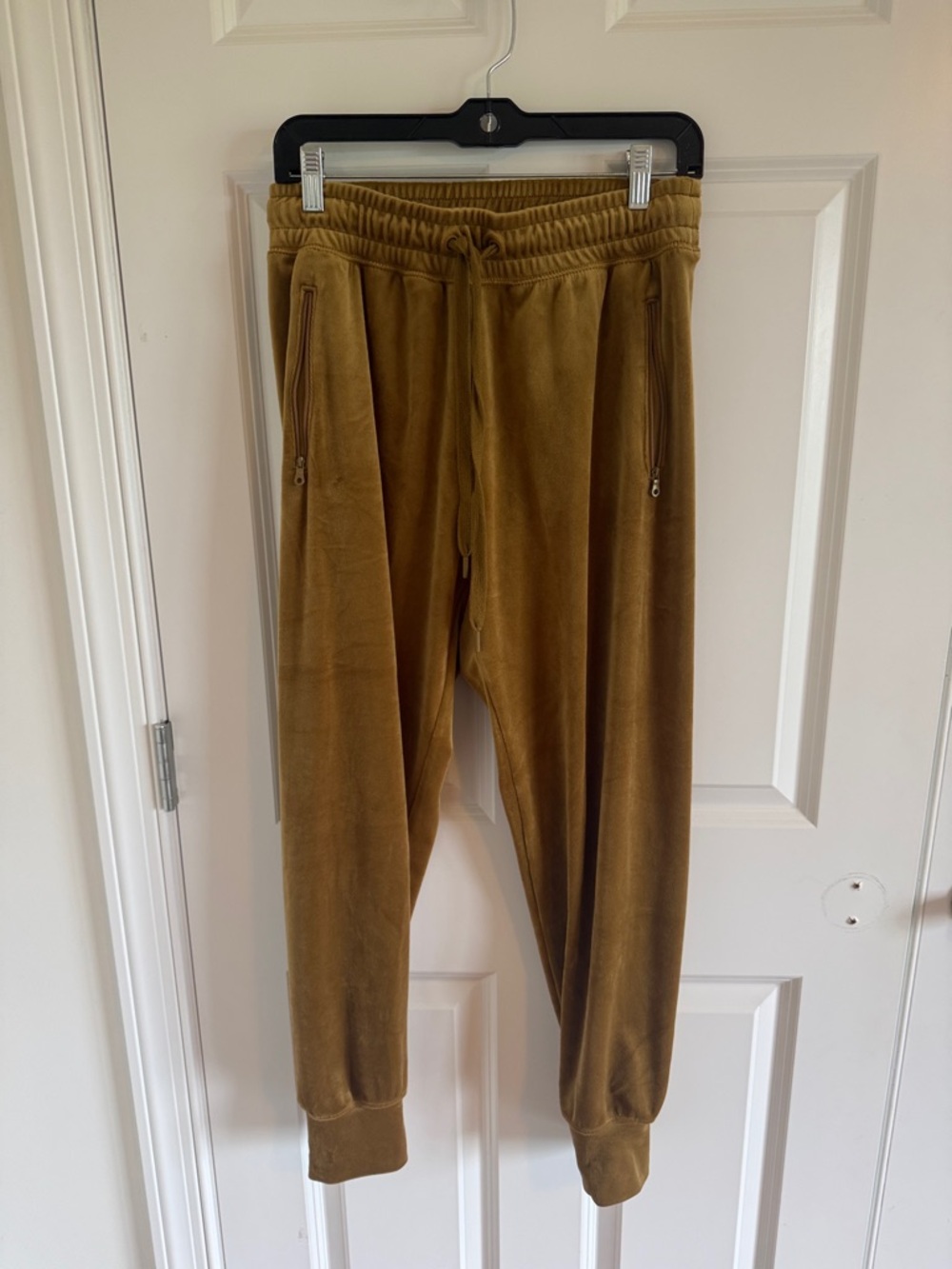 Offline by aerie After Party Velour Jogger gold Size Medium